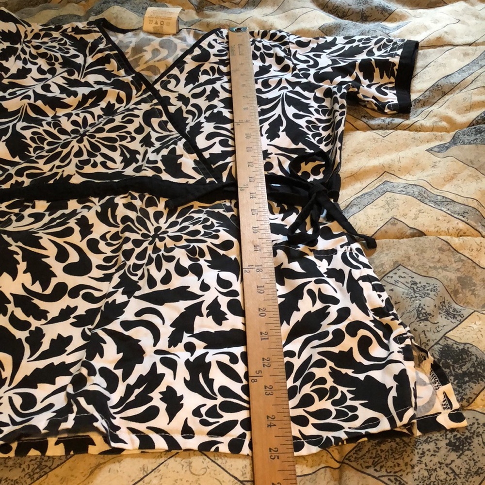 UA Scrubs size xs black and white scrub top - Picture 6 of 8